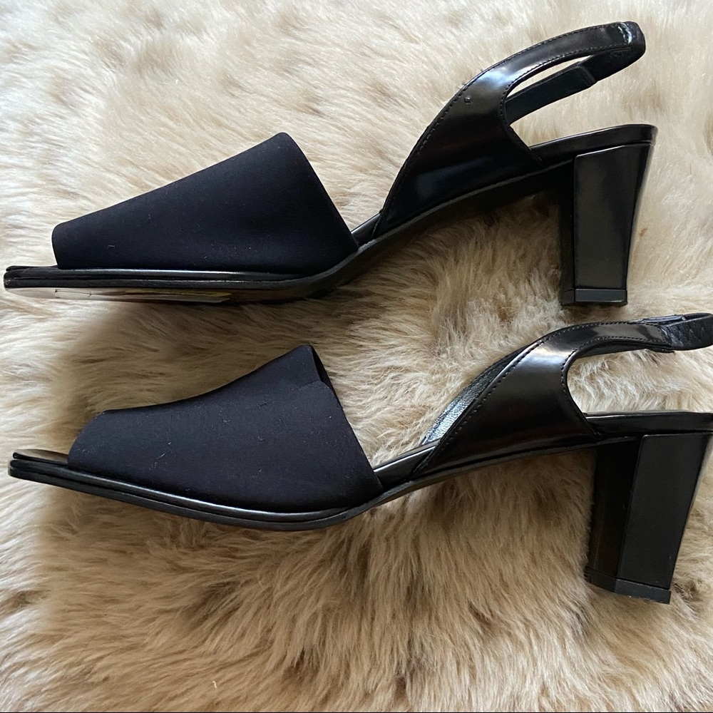 Stuart weitzman slinky black sandal